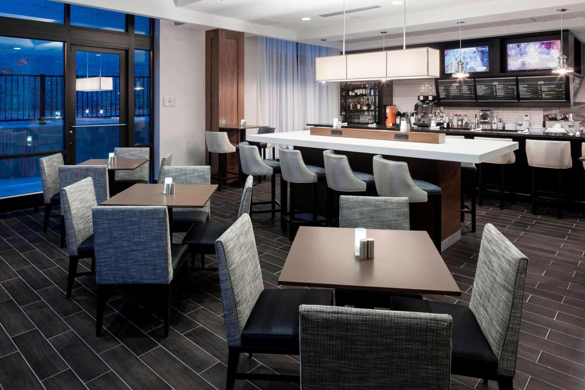 Hotel Courtyard By Marriott Richmond Downtown Exterior foto